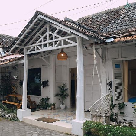 Roemah Renjana Yogyakarta Hotell Exteriör bild